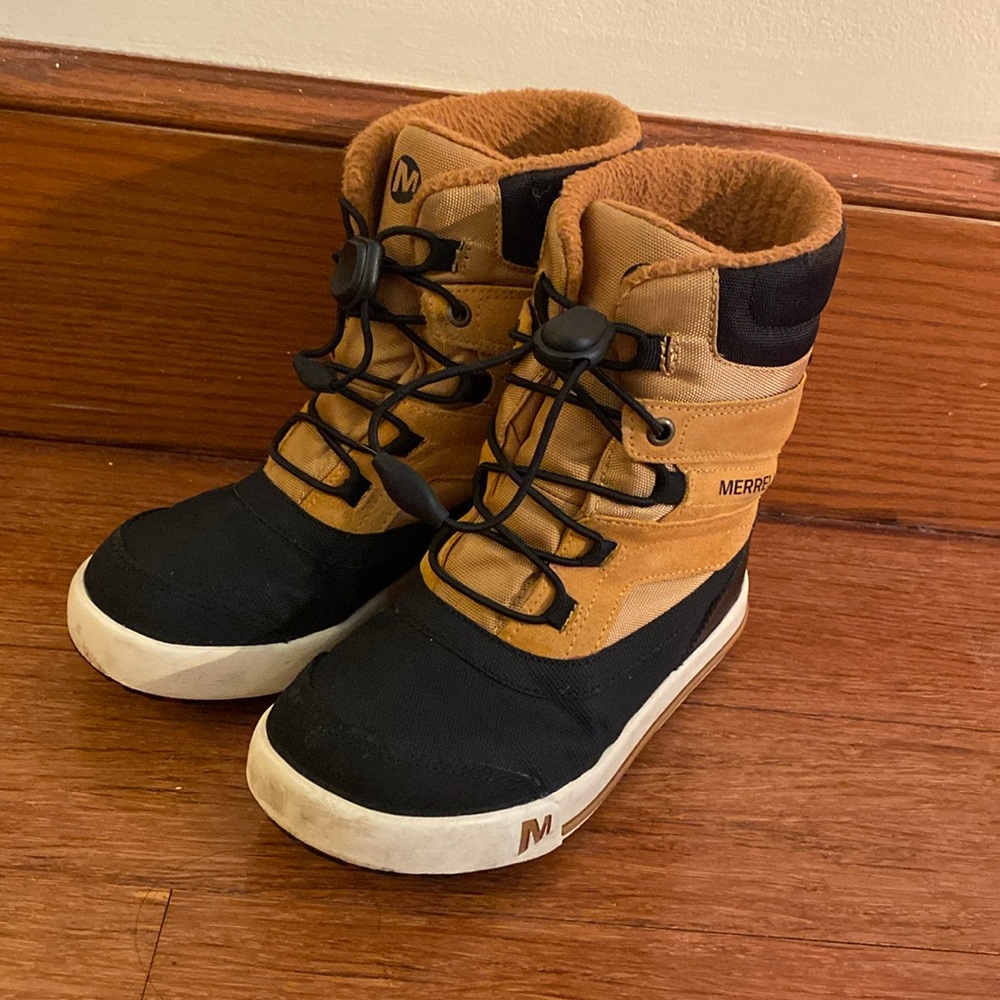 Kids Merrell snow boots size 13M